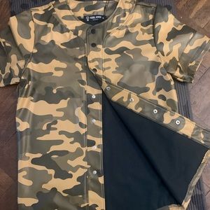 Men faux leather camo shirt size small/medium fit New w/tag